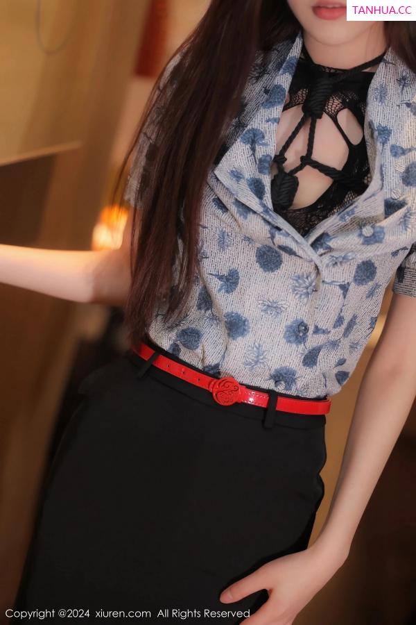 [XiuRen]高清写真图 2024.02.22 No.8125 晚苏susu 制服美腿